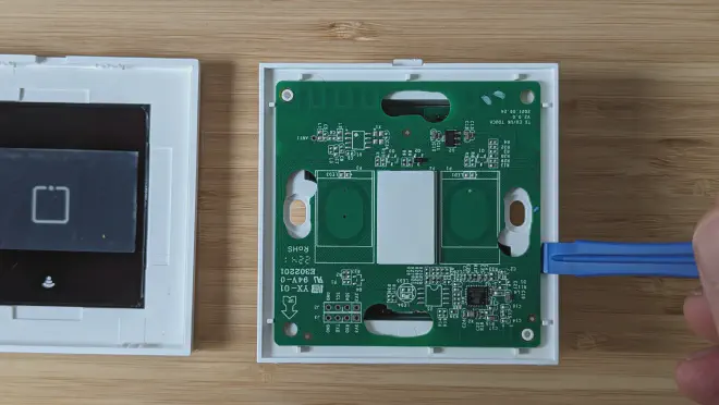 Lift internal PCB of Sonoff T0